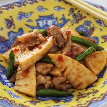 たけのこと豚肉の豆板醤炒め【ご飯が進む！ピリ辛中華】