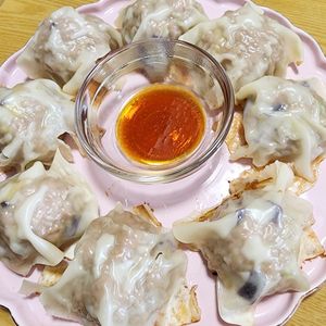 ナムディの作ってみた!投稿(茄子でかさ増しするとジューシーに！絞ってかぶせて焼くだけ焼売)