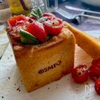 オリーブオイルで和えたトマトでトマトチーズパングラタン