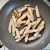 【さつま揚げの甘辛炒め】ごはんがすすむあと一品！の工程2