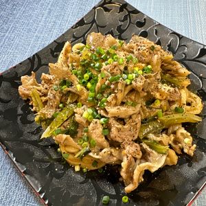 楽ラク手抜キッチン🐶🐾の作ってみた!投稿(レンジでバターポン酢うどん柚子胡椒風味)