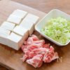 【豚キムチスンドゥブ】味付け簡単！魚介のうま味がぎゅっと♪の工程1