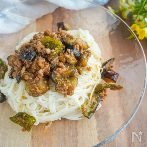 【作り置きになる！】なすとピーマンの肉味噌そうめん
