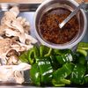 行列の定食屋さんの🍚鶏ピーマン舞茸の♪ぷりぷり甘酢炒め🤩の工程2
