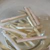 和風おろしステーキサラダ【サクサク揚げゴボウ付き】の下準備