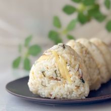 【ヘルシー】鯖と生姜の炊き込みおにぎり