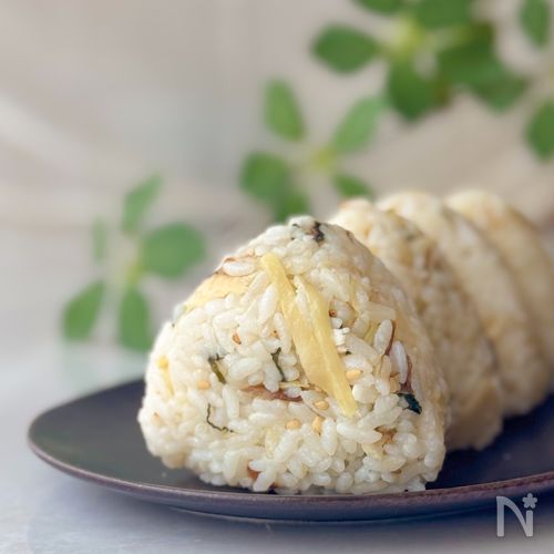 【ヘルシー】鯖と生姜の炊き込みおにぎり