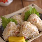 梅おかかとチーズのもち麦おにぎり【冷凍作り置き】
