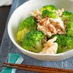やわらか蒸し鶏とブロッコリーの塩ナムル