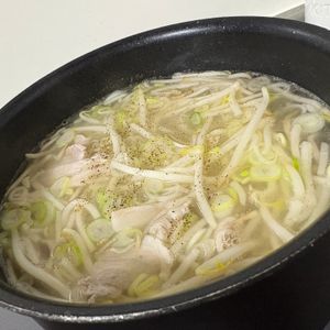 maroの作ってみた!投稿(豚バラ肉ともやしのうま鍋)