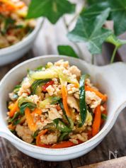 きゅうりとにんじんの甘辛そぼろ和え【#作り置き #やみつき】