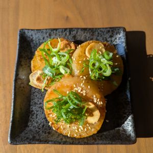 るるる♪の作ってみた!投稿(［大根のステーキ］にんにくバター香る！コクうま大根！おつまみ)