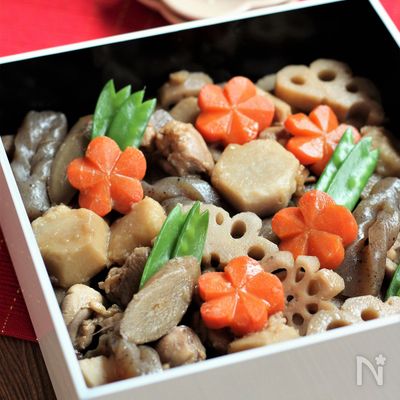 飾り切りで華やか　筑前煮【おせち　三の重】