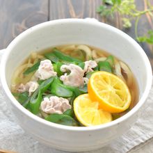 【練習後のエネルギー補給】ネギたっぷり豚しゃぶうどん柚子のせ