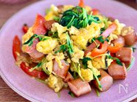 ワンパン5分♡豆苗とウインナーの塩こんぶ卵炒め【お弁当にも】