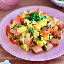 ワンパン5分♡豆苗とウインナーの塩こんぶ卵炒め【お弁当にも】