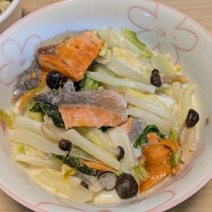 冬生まれ。の作ってみた!投稿(【鮭と白菜のクリーム煮】手軽にごちそうごはん)