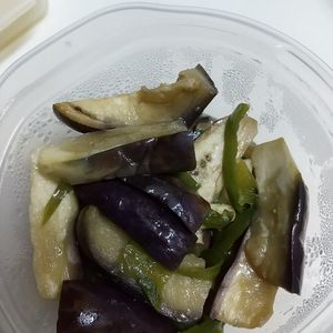 とまっちょ嫁の作ってみた!投稿(【レンジで簡単調理！】なすとピーマンの煮浸し)