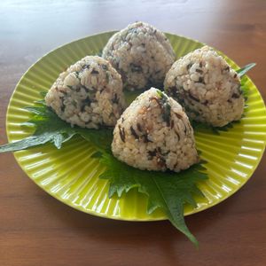 こむぎの作ってみた!投稿(【梅塩昆布のもち麦おにぎり】)