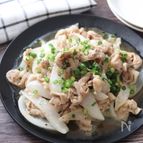 【豚ばらと新玉ねぎの黒こしょう炒め】ピリッとやみつき！！