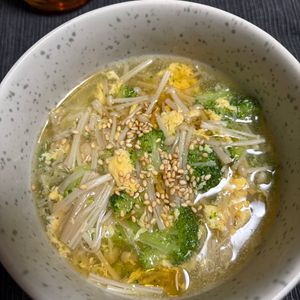 ゆっこの作ってみた!投稿(栄養満点【ブロッコリーとえのきのふわとろ卵スープ】やさしい味)