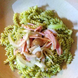 チョロリスの作ってみた!投稿(『お弁当おかずシリーズ』ベーコンのバジルマヨパスタ)