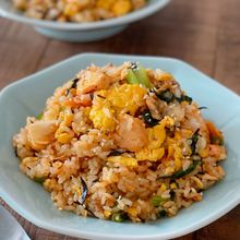 【鮭のキムチ炒飯】食欲そそる！