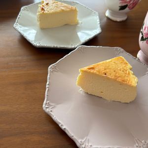 こむぎの作ってみた!投稿(焼くまで10分！【とろける濃厚チーズケーキ】なめらか食感♩)