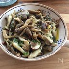 ちょっとひと味違う！3種のきのこのアヒージョ