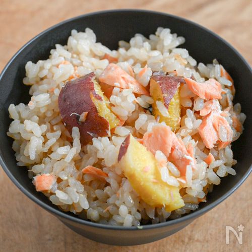 包丁なし！火も使わない！塩鮭とさつまいもの炊き込みごはん