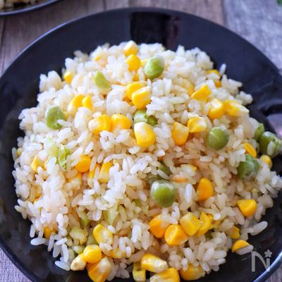 とうもろこしと青えんどう豆のピラフ風炊き込みごはん♩炊飯器で