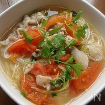 パパッと豚とトマトでエスニックにゅうめん