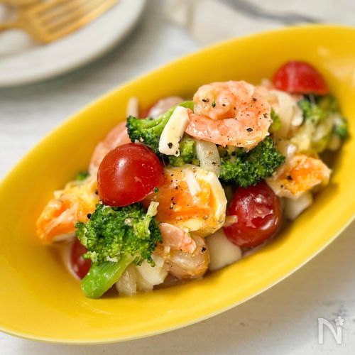 マヨ不使用♪【新たまとエビブロの塩麹タルタルサラダ】