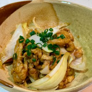 すみの作ってみた!投稿(【新玉ねぎと豚肉のさっぱりオイポン炒め】10分おかず♡)
