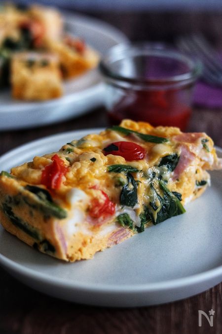レンチンで完成！彩り鮮やか【キッシュみたいなチーズオムレツ】