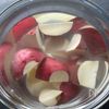 ご飯がすすむ♪【鶏肉とさつまいもの白だし味噌炒め】の工程1