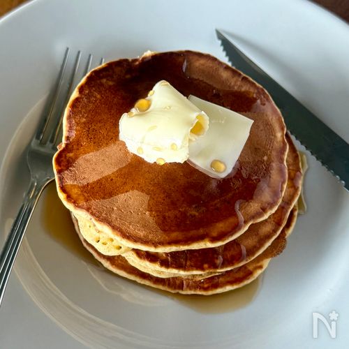 休日ブランチに♪メープルベーコンパンケーキ