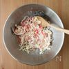 レンジで5分！【ピーマンカップのかにかまチーズグラタン】の工程2