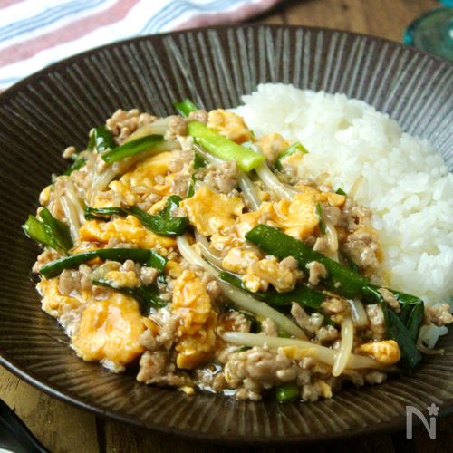 1品満足スタミナごはん!ニラ玉そぼろあんかけ丼