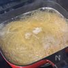 【ベーコンとキノコのピリ辛バター醤油パスタ】辛味がやみつき!の工程1