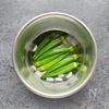 あと一品に！【おくらとちくわのやみつきごま和え】の工程2