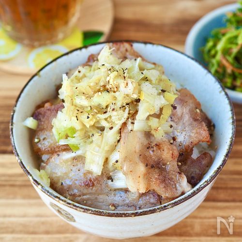 【ネギ塩レモン豚丼】夏に食べたいさっぱり味♩