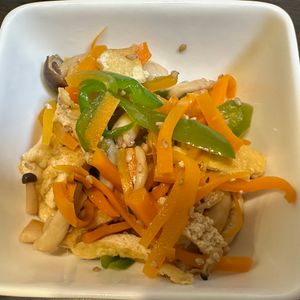 おゆころの作ってみた!投稿(【冷凍作り置き】旨み倍増！美味すぎ！しめじと野菜の照り炒め)