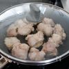 『よだれ鶏風☆鶏肉とれんこんのピリ辛香味だれ』やみつき旨辛♪の工程2