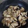 旨味たっぷり♡【ごぼうときのこの旨みそ炒め】お弁当にも◎の工程2