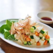 豆腐とパルミジャーノ・レッジャーノ・チーズのコロコロ・サラダ