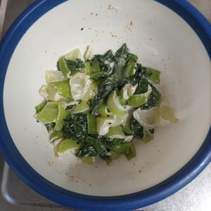KUMIKOの作ってみた!投稿(5分で完成🙌〈チンゲンサイのマヨ七味〉レンジで簡単✨)