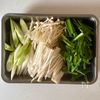 ごま油香る♪長ねぎとニラとえのきの豆乳味噌スープの下準備
