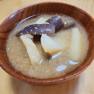 ナムディの作ってみた!投稿(夏野菜を食べる♪茄子とじゃがいもの味噌汁)
