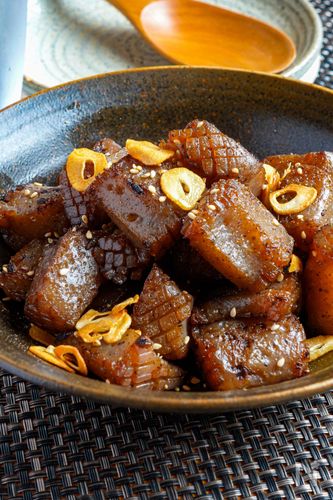 【こんにゃく】味しみしみでお肉級の満足感!「こんにゃくおかず」8選|節約にも腸活にも!